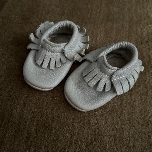 Seal Gray Mini mocs size 2 - Picture 1 of 3